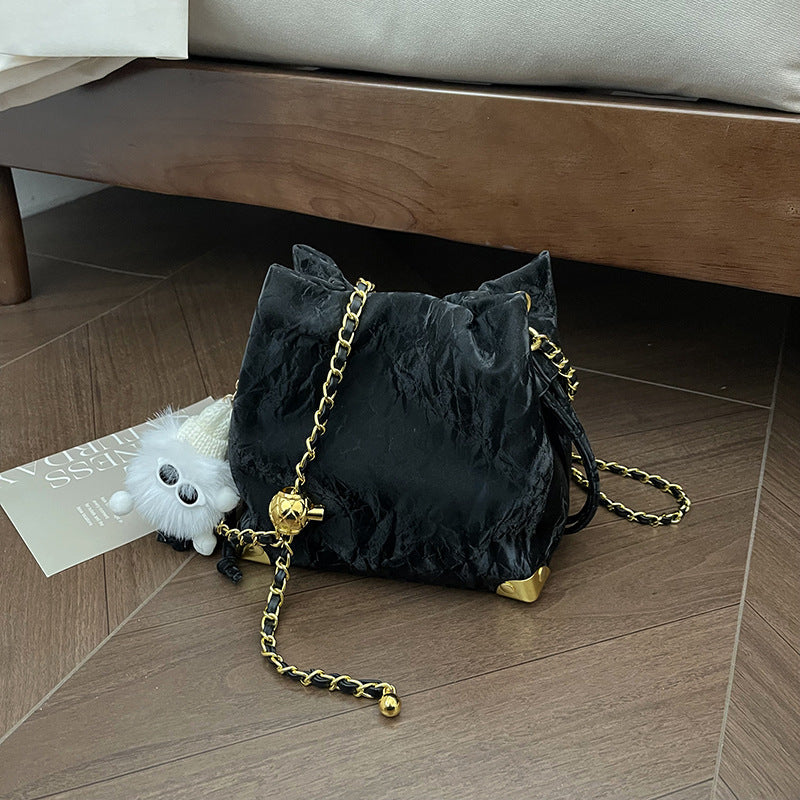 Casual and versatile crossbody bucket bag