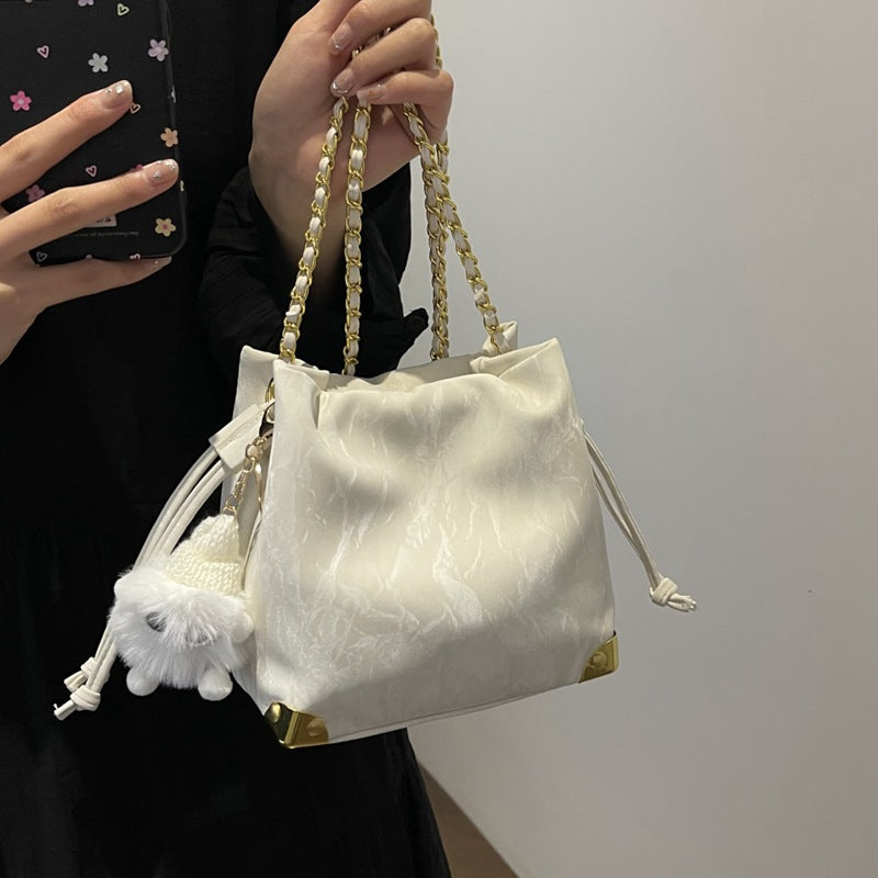 Casual and versatile crossbody bucket bag